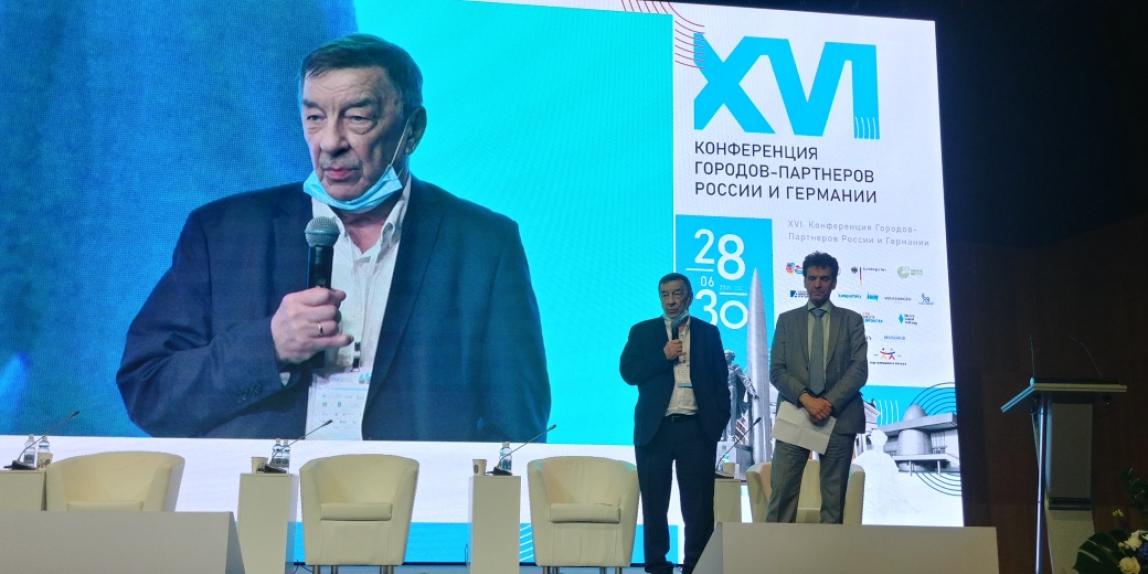 Вице-президент ассоциации «Породнённые города» Сергей Парамонов и директор Германо-Российского форума Мартин Хоффманн закрывают встречу
