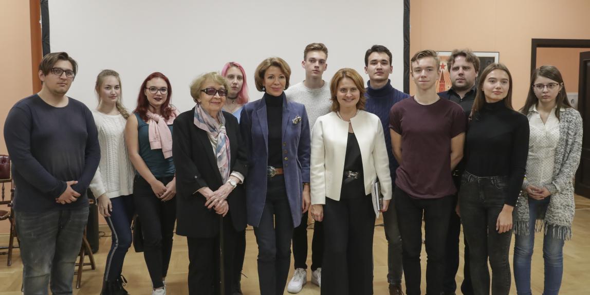 В Музее современной истории на первом в сезоне заседании  дискуссионной площадки «Тверская – XXI» представлена книга «Мюнхен-1938. Падение в бездну Второй мировой» и Фонд памяти Кима Филби